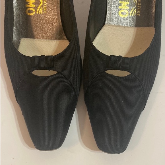 SALVATORE FERRAGAMO Women’s 7.5 3A Black Satin Bow Pointed Heels - Picture 3 of 10